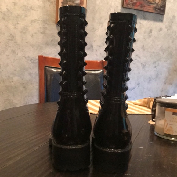 DIRTY LAUNDRY very stylish rain boots! - Picture 4 of 6